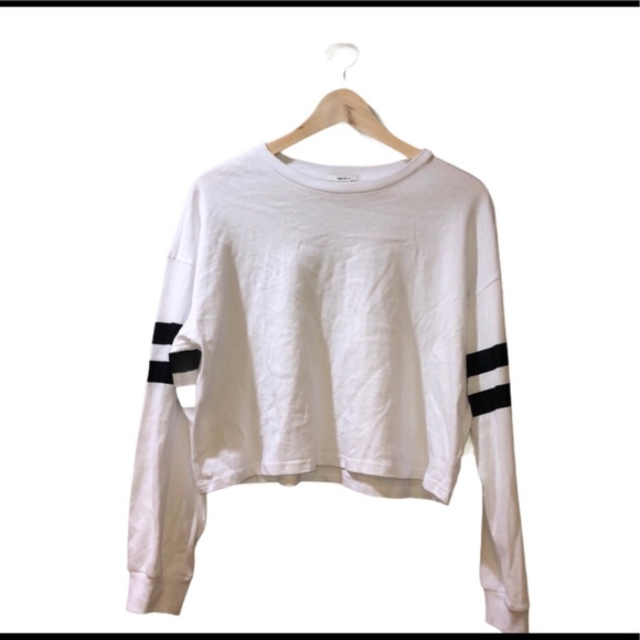 (LAST CHANCE) FOREVER 21 • Cropped Long Sleeve Top - Picture 1 of 7
